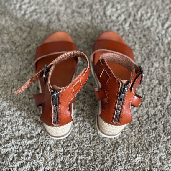 MIA BETSY - COGNAC
COLOR: COGNAC BONAN Size 8 like new - Picture 3 of 3